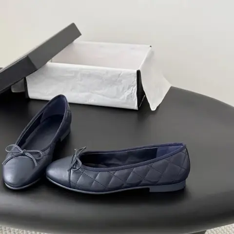 Chaussures plates décontractées à bout carré en cuir pour femmes